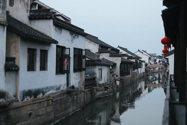 windows 11桌面导入了几千张图片导致电脑卡机了,如何处理游戏画面